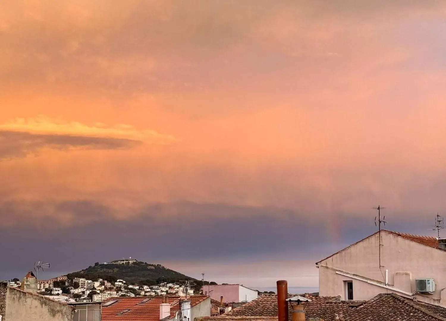 Lejlighed Charmant Appartement Type Loft Au Coeur De Sanary
